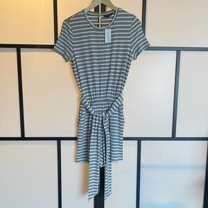 Banana Republic stripes gray white short sleeve shorts romper w/belt.SIZE XS.NWT